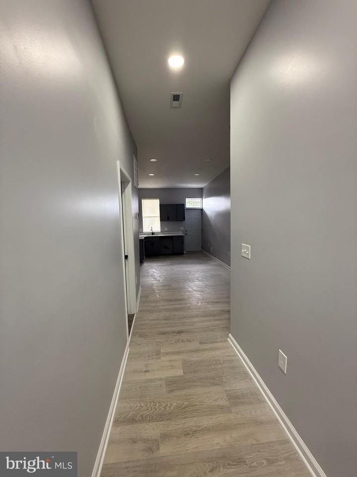 1806 N Mount St - Photo 4 of 34