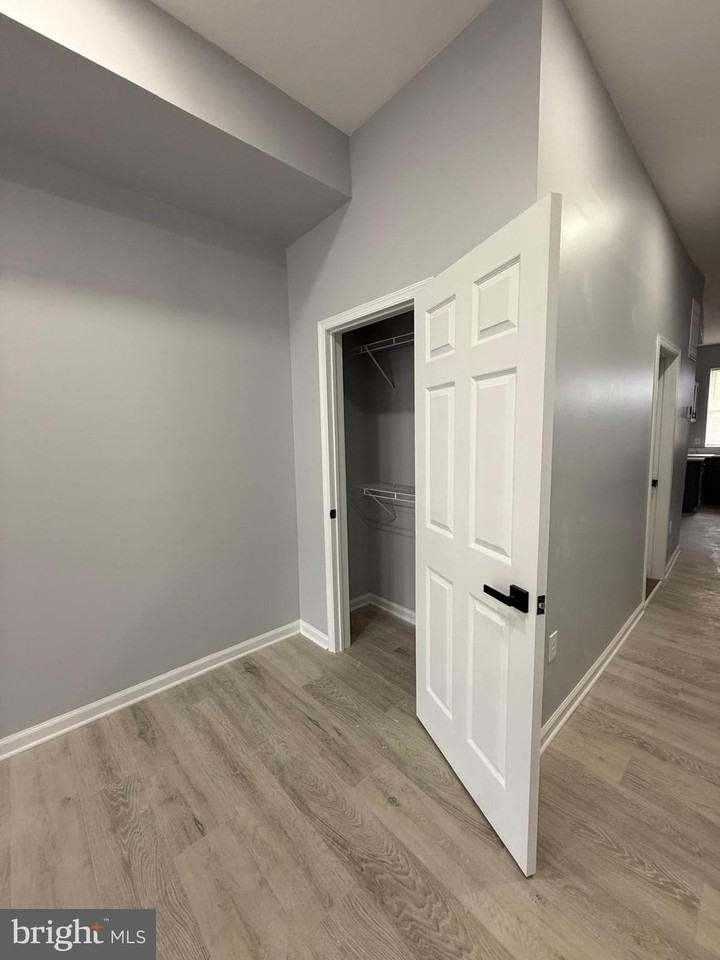 1806 N Mount St - Photo 5 of 34