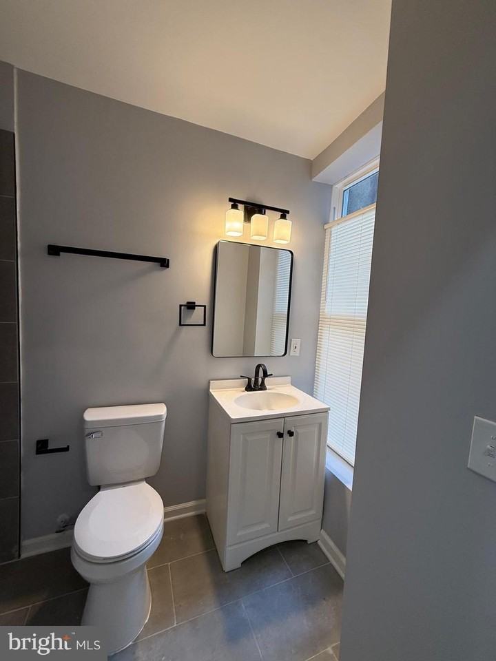 1806 N Mount St - Photo 7 of 34