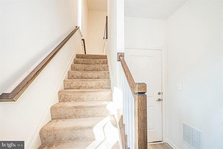 7315 Martin Farm Cir - Photo 4 of 41