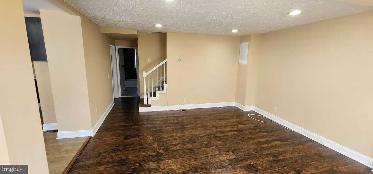 623 New Jersey Ave - Photo 3 of 22