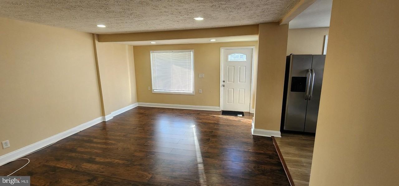 623 New Jersey Ave - Photo 4 of 22