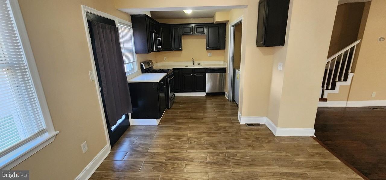 623 New Jersey Ave - Photo 7 of 22