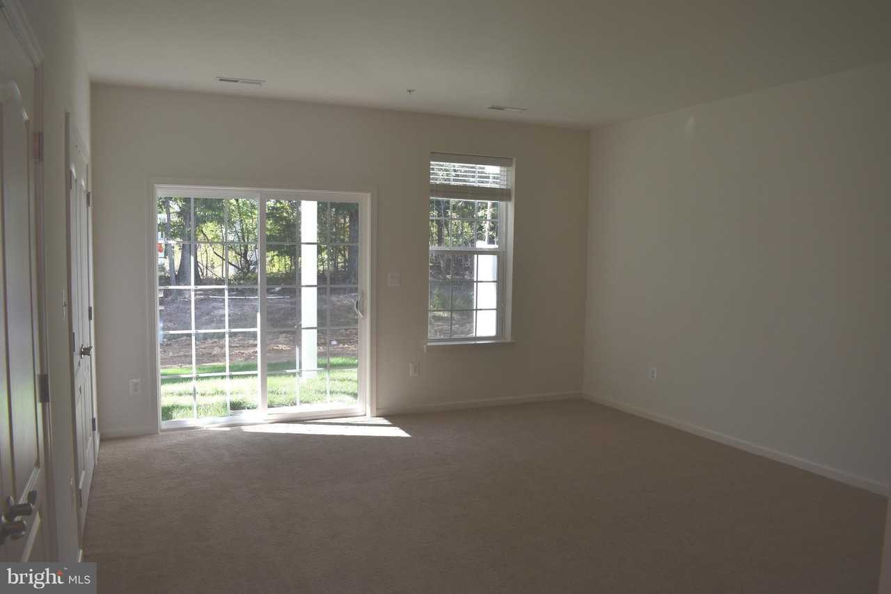 9421 Adelaide Ln - Photo 3 of 29