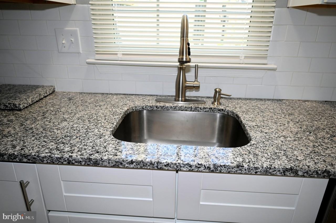 2103 Tanglewood Dr - Photo 4 of 43