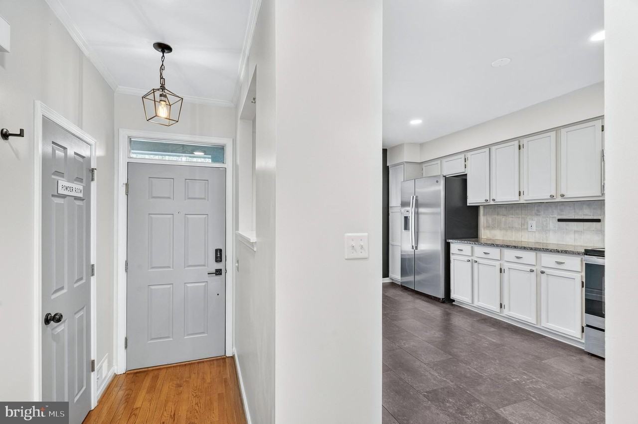 7123 Gresham Ct E - Photo 3 of 38