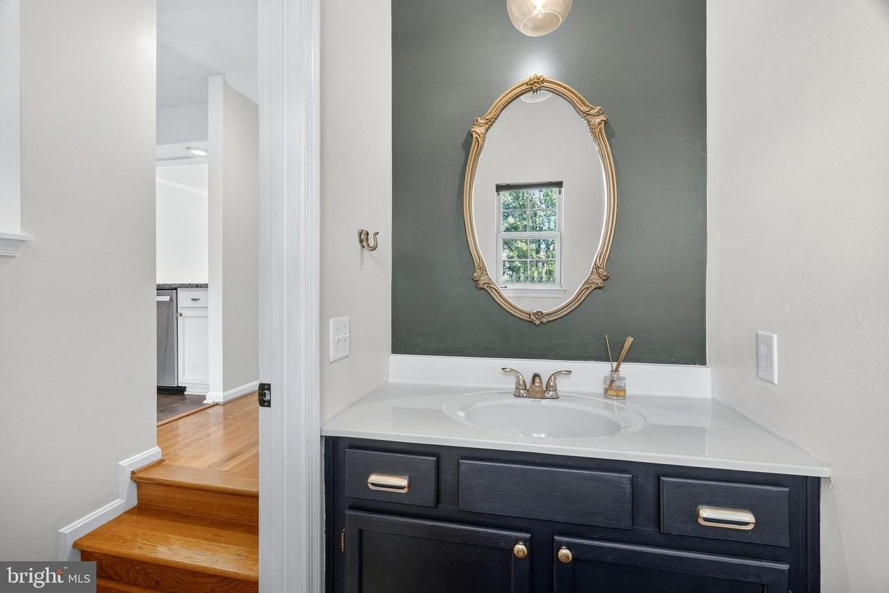 7123 Gresham Ct E - Photo 5 of 38