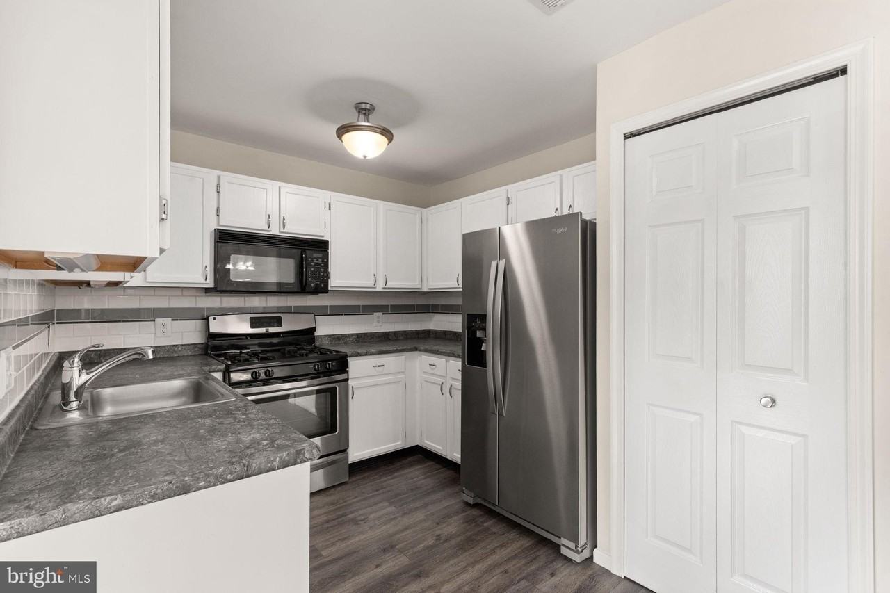 1310 Sheridan Pl Unit 22 - Photo 6 of 28