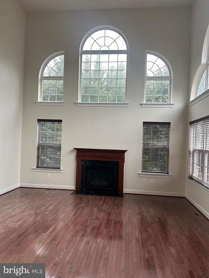 4382 Stonecrest Dr - Photo 3 of 7