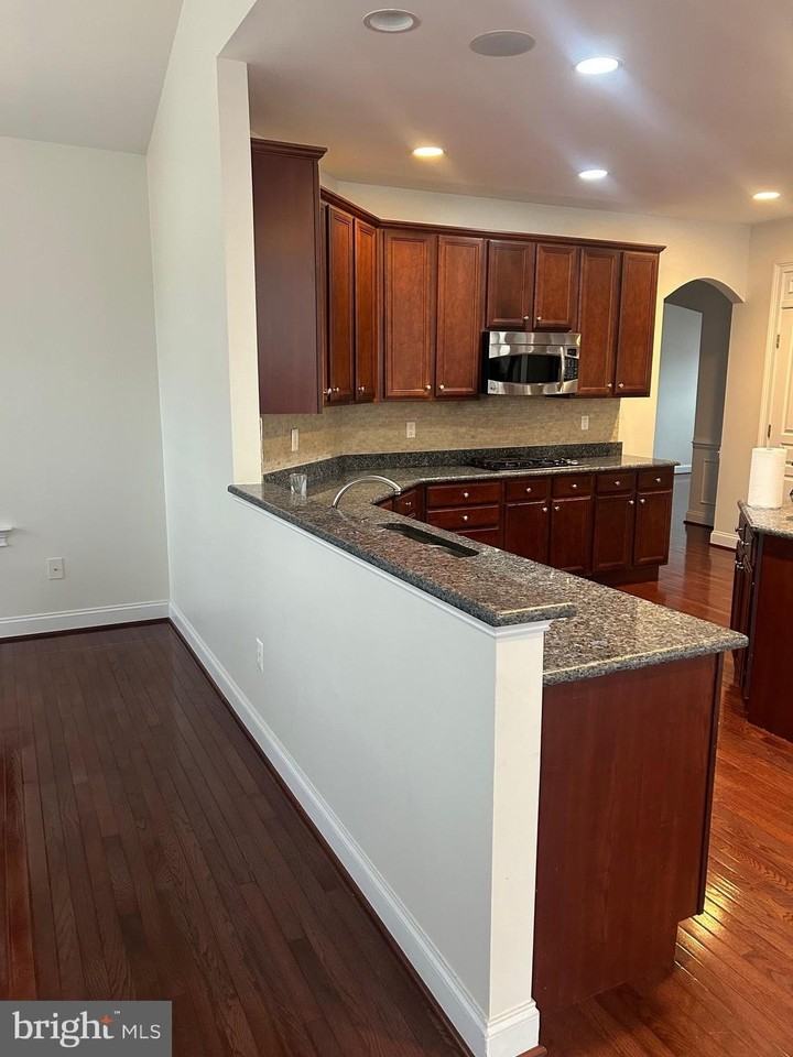 4382 Stonecrest Dr - Photo 4 of 7