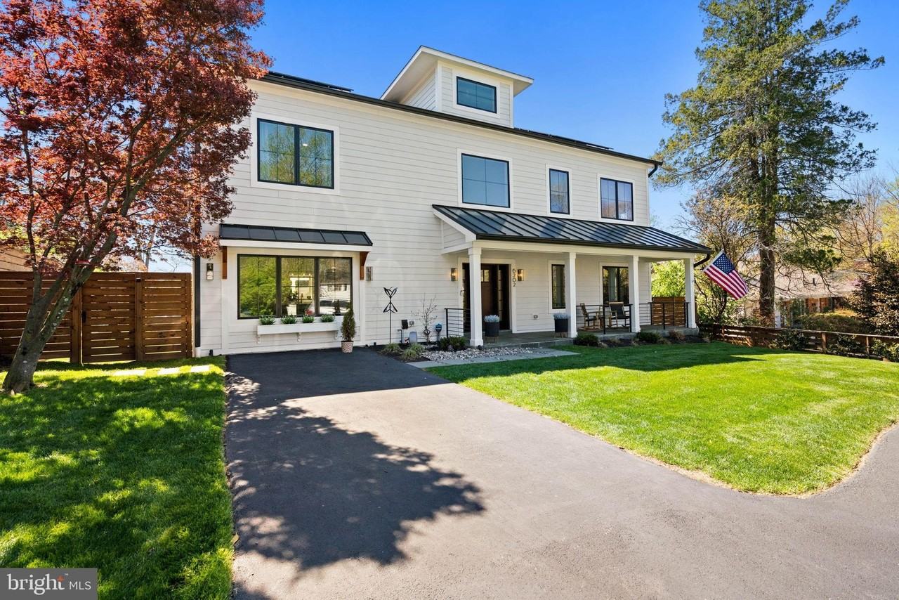 6202 Massachusetts Ave - Photo 3 of 50