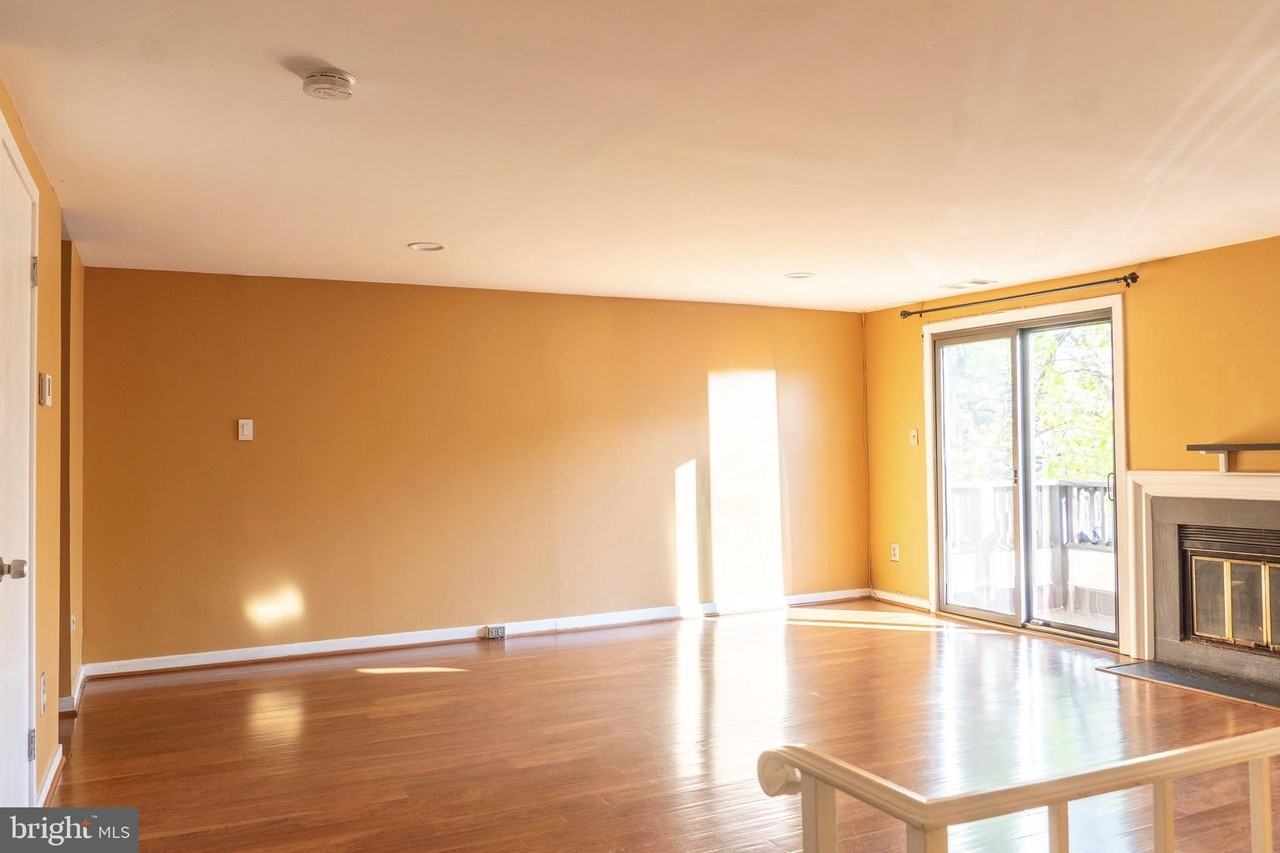 9804 Hellingly Pl Unit 103 - Photo 4 of 27