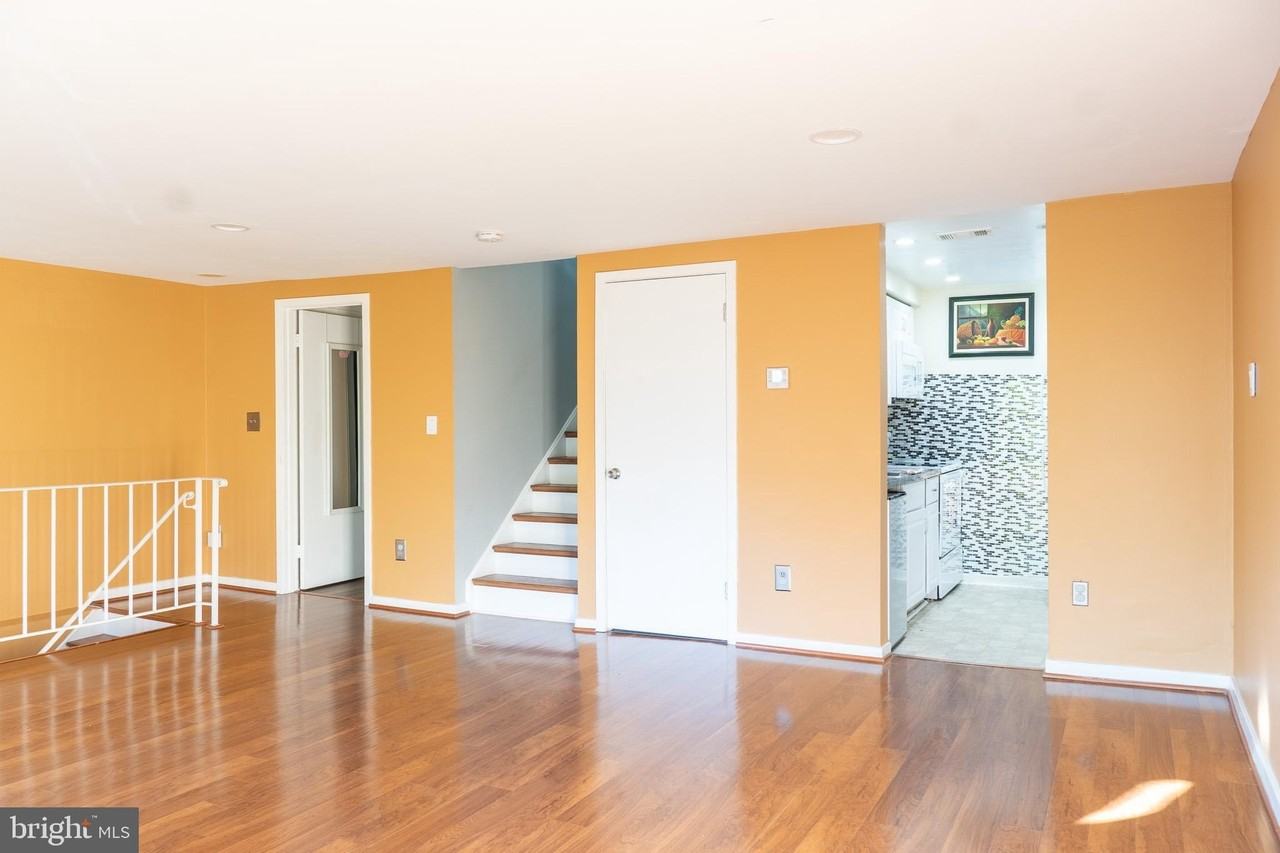 9804 Hellingly Pl Unit 103 - Photo 6 of 27