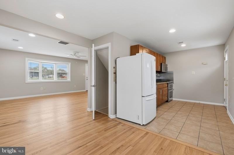 9017 Rhode Island Ave - Photo 5 of 34