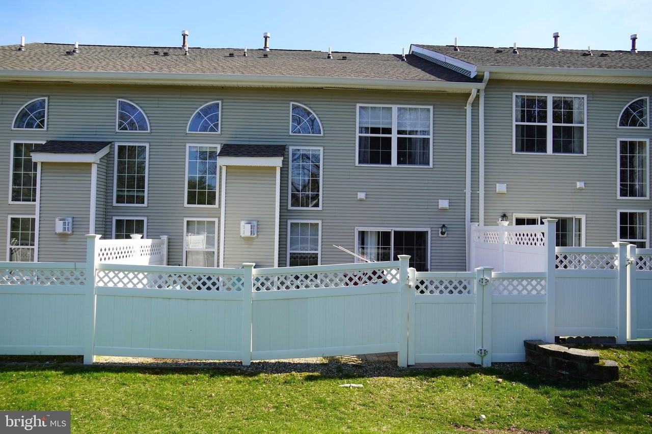 102 Wellington Park Dr - Photo 3 of 8