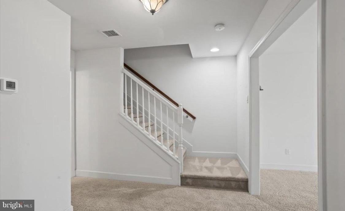 10 Lenox Ct - Photo 6 of 31