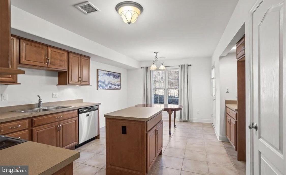 10 Lenox Ct - Photo 7 of 31