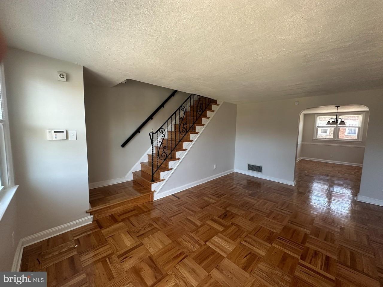 2204 Lynn Blvd - Photo 4 of 27