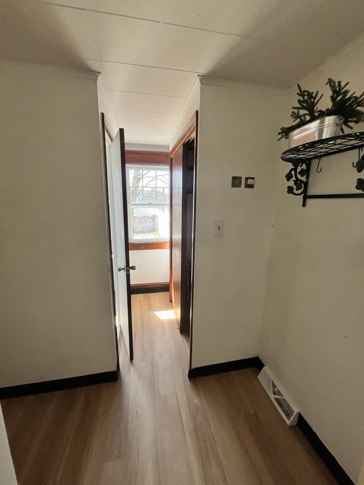 239 Poplar St #1 - Photo 4 of 15