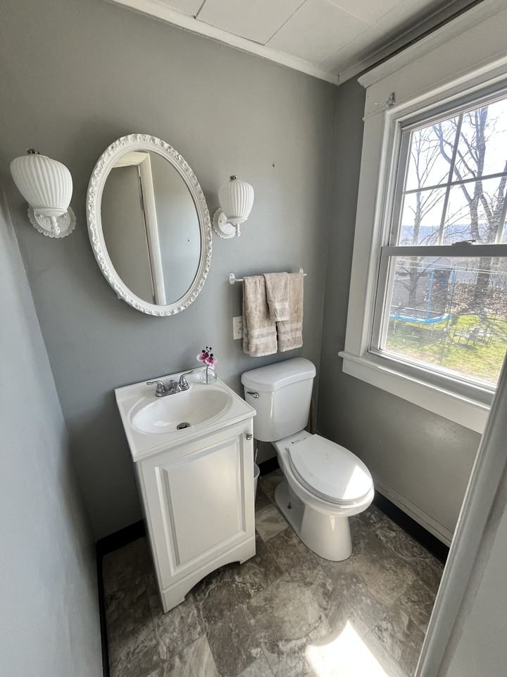 239 Poplar St #1 - Photo 5 of 15