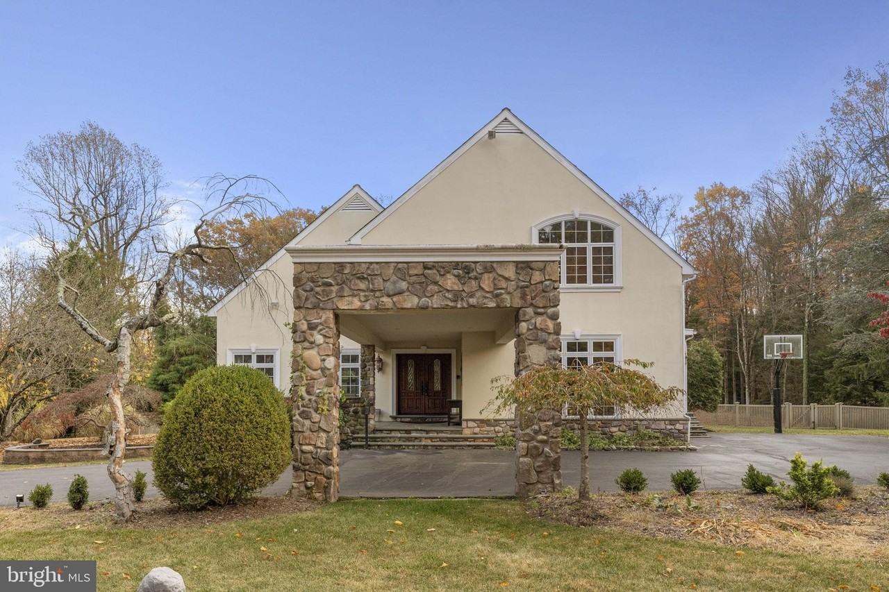 244 Mathers Rd - Photo 4 of 50