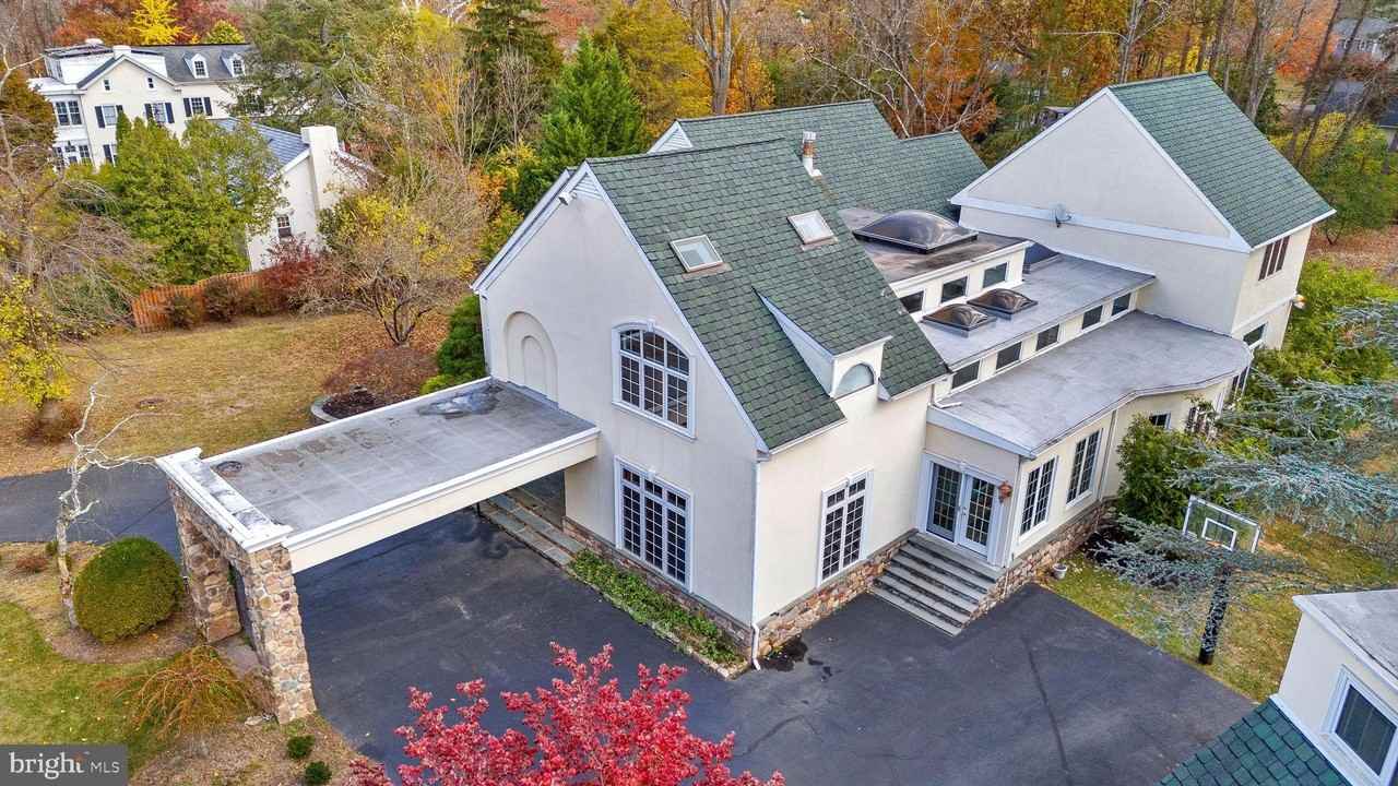 244 Mathers Rd - Photo 5 of 50