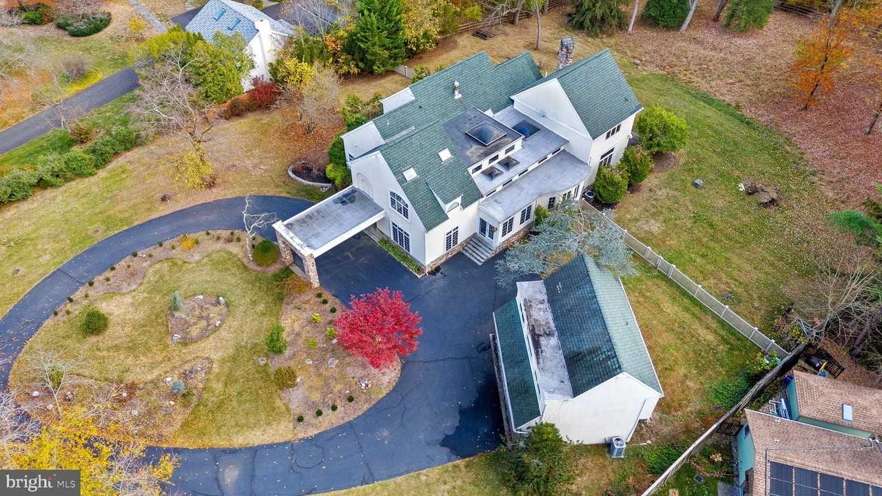 244 Mathers Rd - Photo 6 of 50