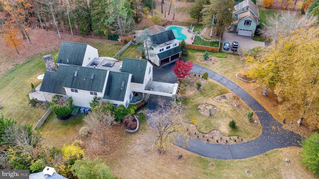 244 Mathers Rd - Photo 7 of 50