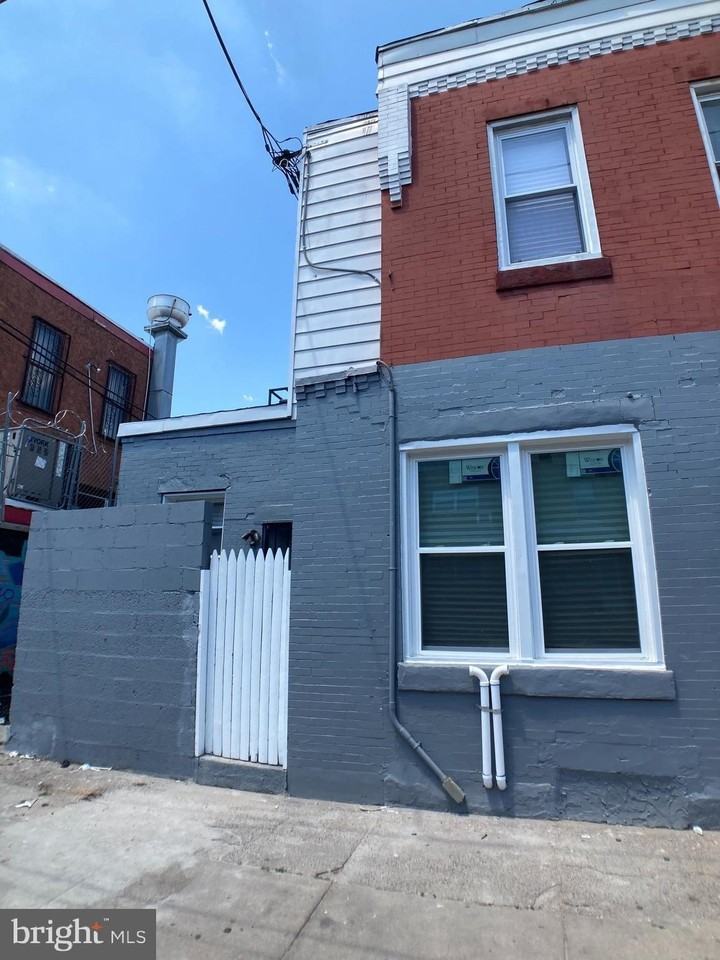 1950 Clarence St - Photo 2 of 49