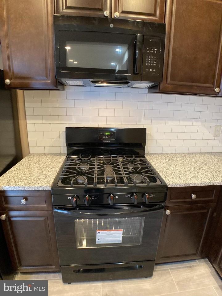 1950 Clarence St - Photo 3 of 49