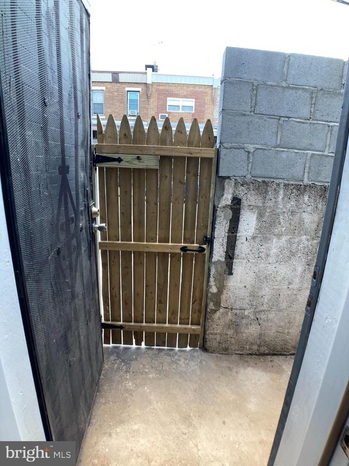 1950 Clarence St - Photo 6 of 49