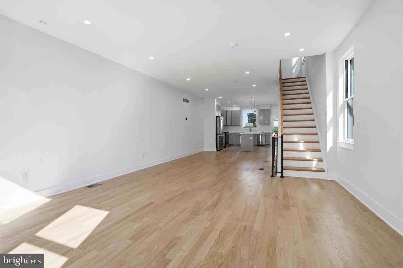 222 Hermitage St - Photo 3 of 47