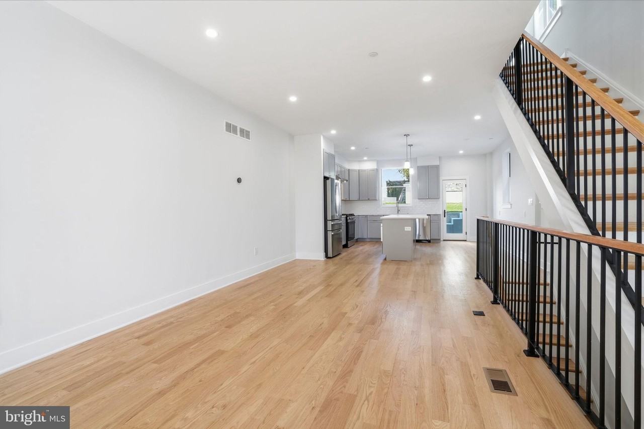 222 Hermitage St - Photo 5 of 47