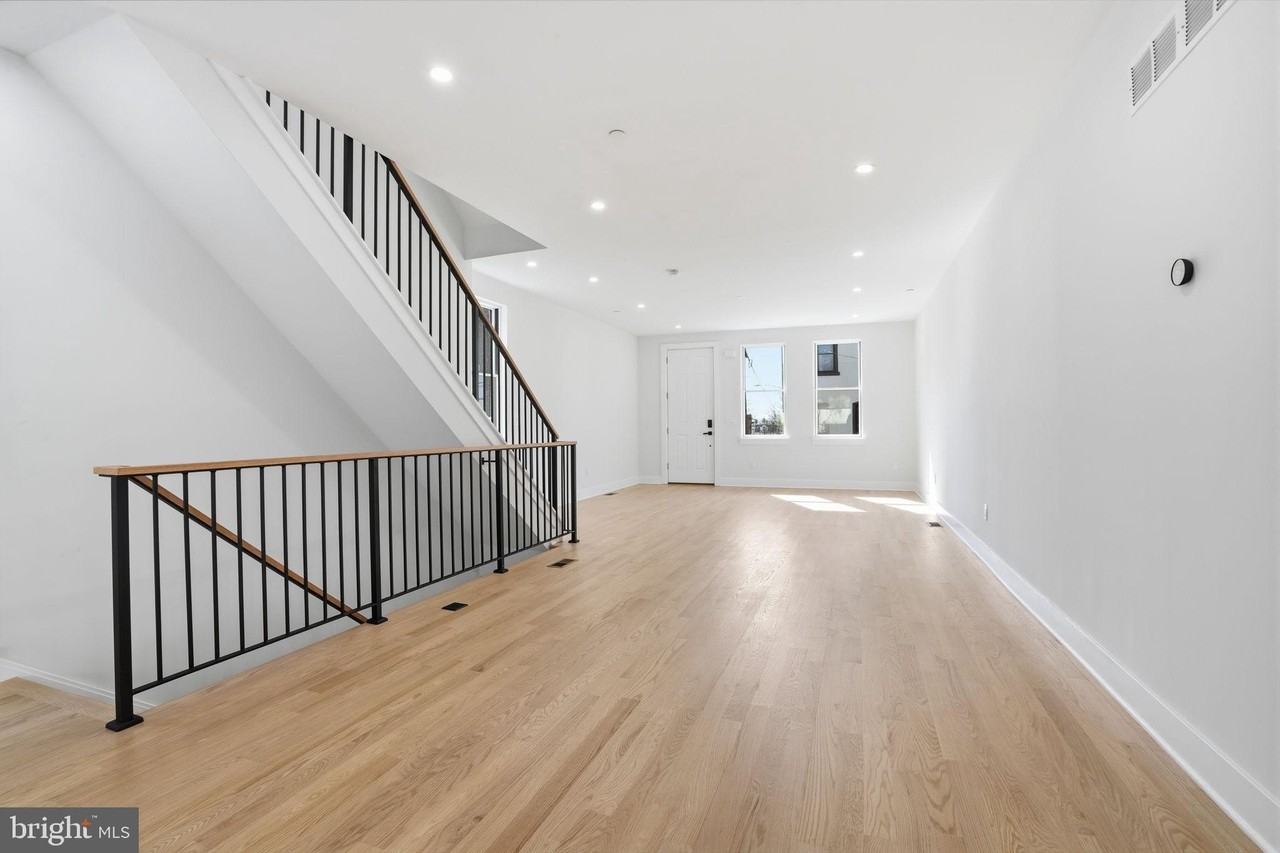 222 Hermitage St - Photo 6 of 47