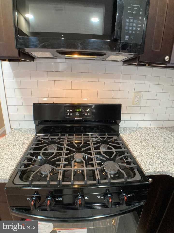 4523 Parrish St - Photo 5 of 50