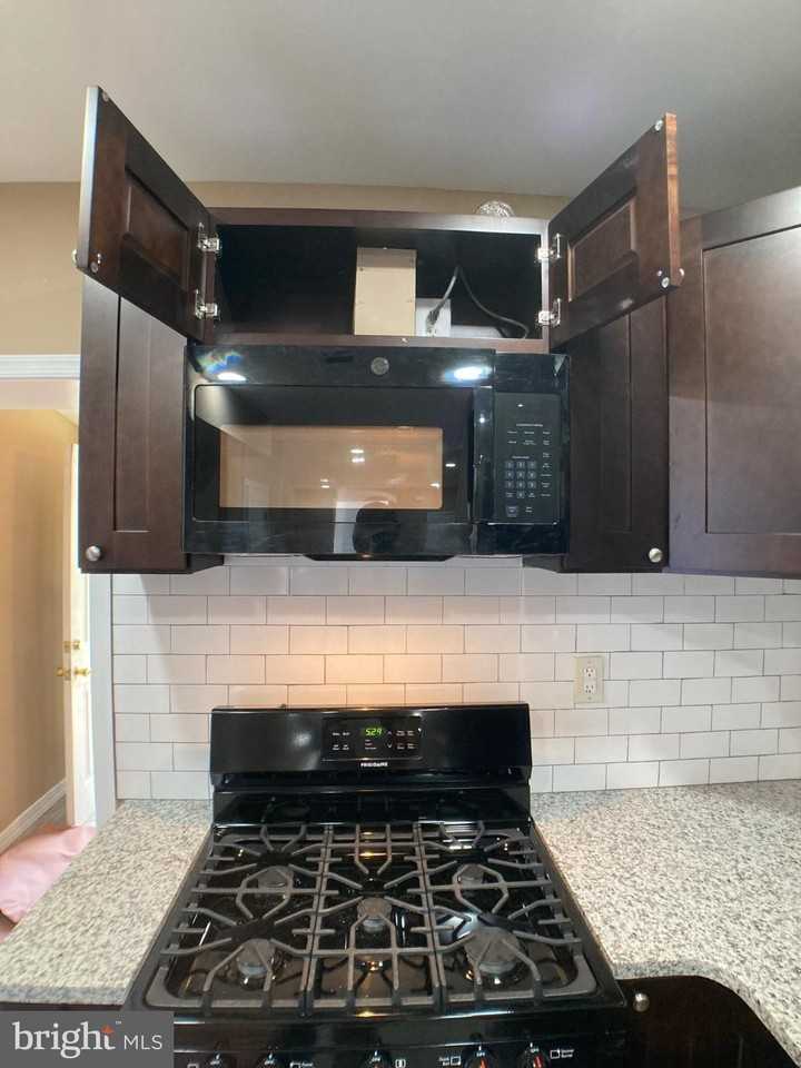 4523 Parrish St - Photo 6 of 50