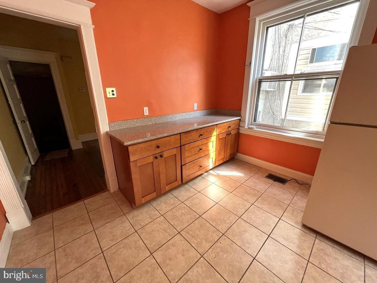 5124 Catharine St - Photo 4 of 12