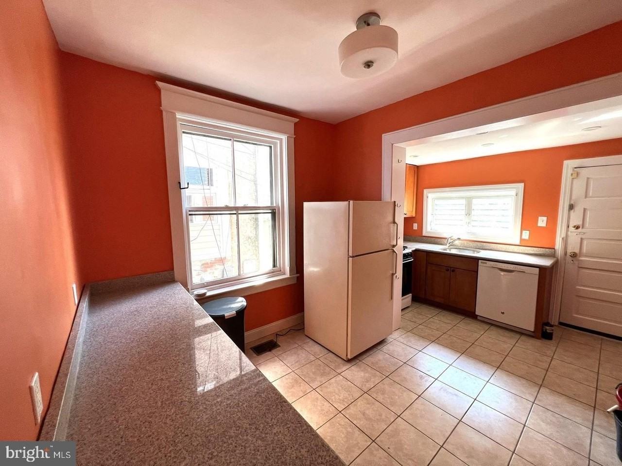 5124 Catharine St - Photo 5 of 12