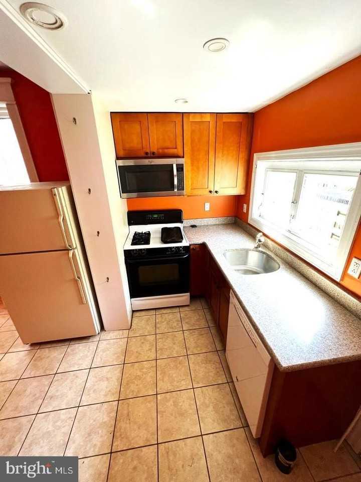 5124 Catharine St - Photo 6 of 12