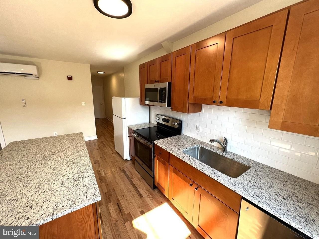 1431 W Girard Ave #3F - Photo 6 of 16