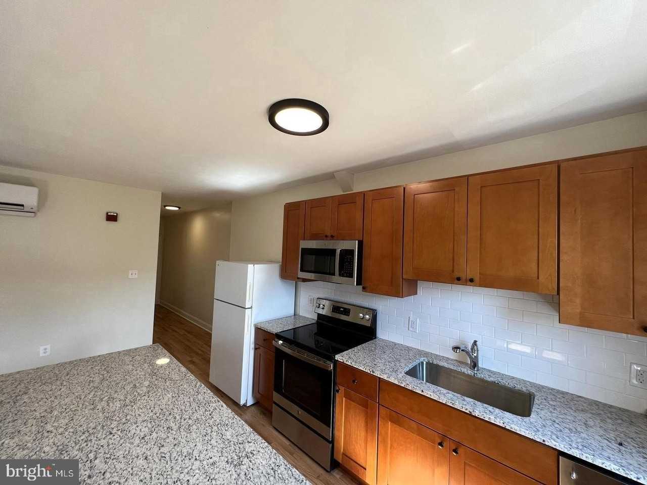 1431 W Girard Ave #3F - Photo 7 of 16