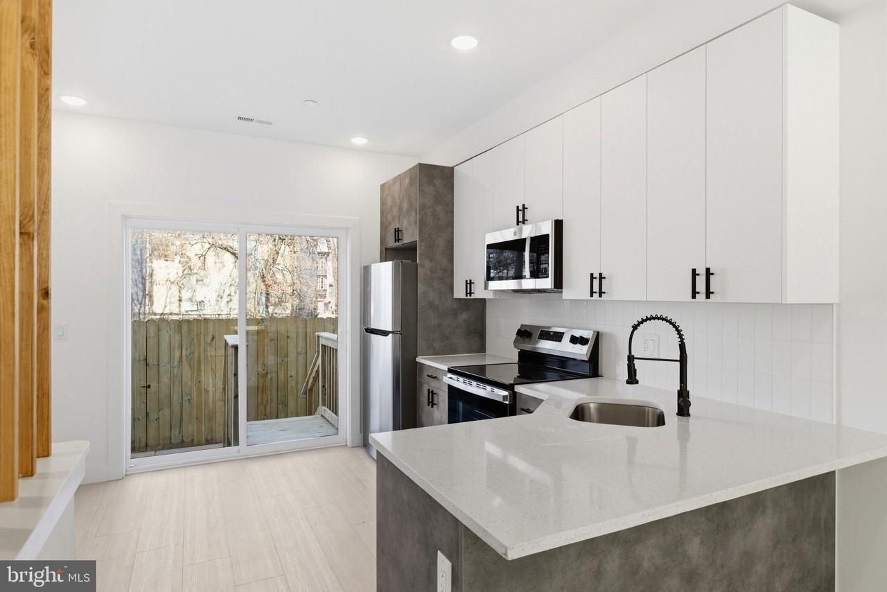 1007 W Orleans St - Photo 2 of 24