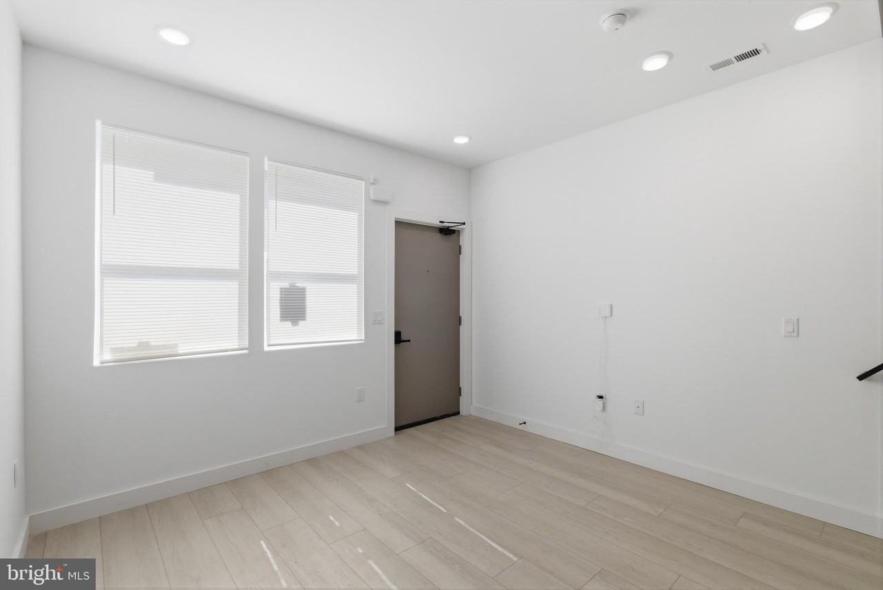 1007 W Orleans St - Photo 3 of 24