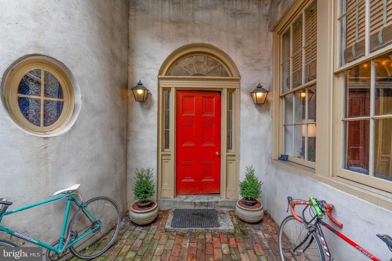 239 Race St Apt C - Photo 2 of 21