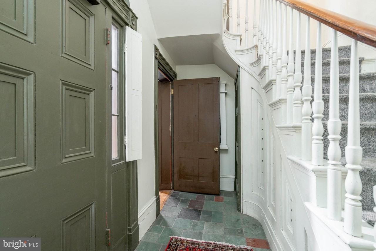 239 Race St Apt C - Photo 3 of 21