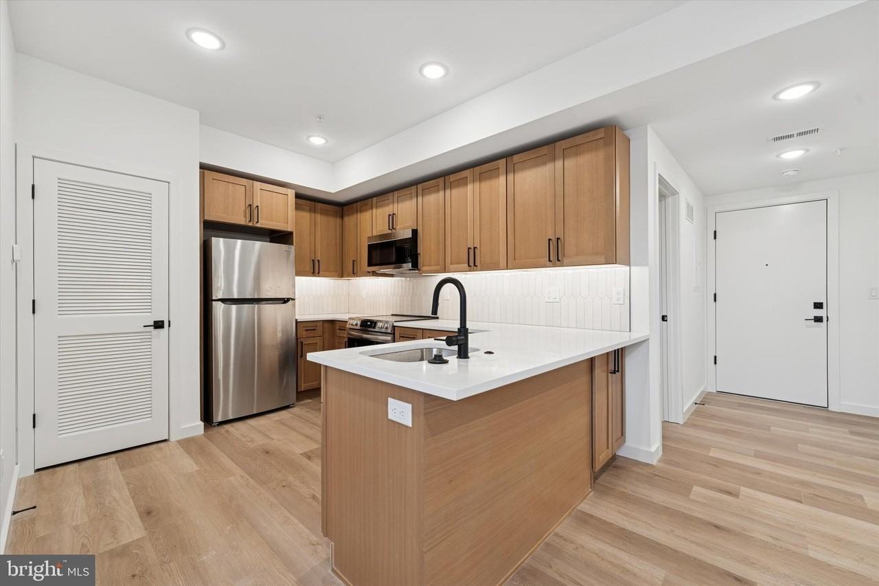 754 S 4th St #202 - Photo 2 of 10