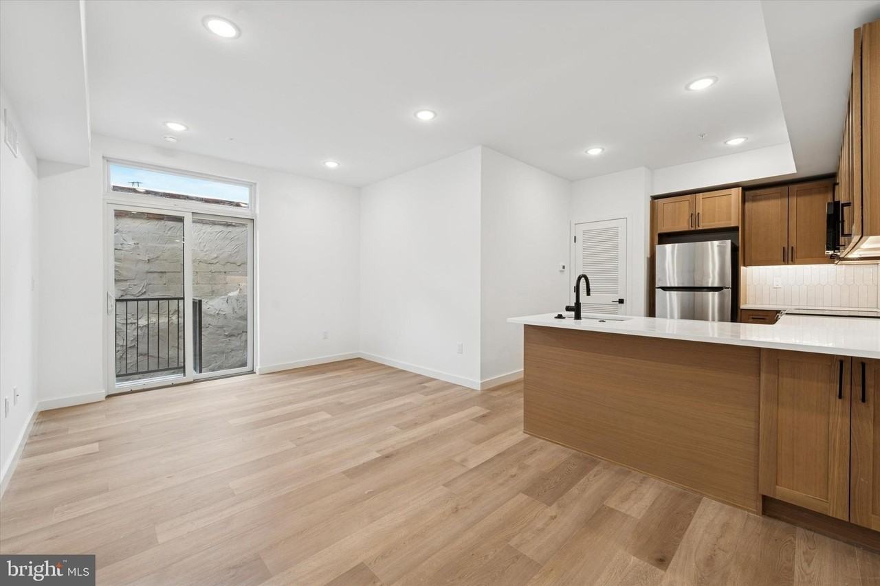 754 S 4th St #202 - Photo 3 of 10