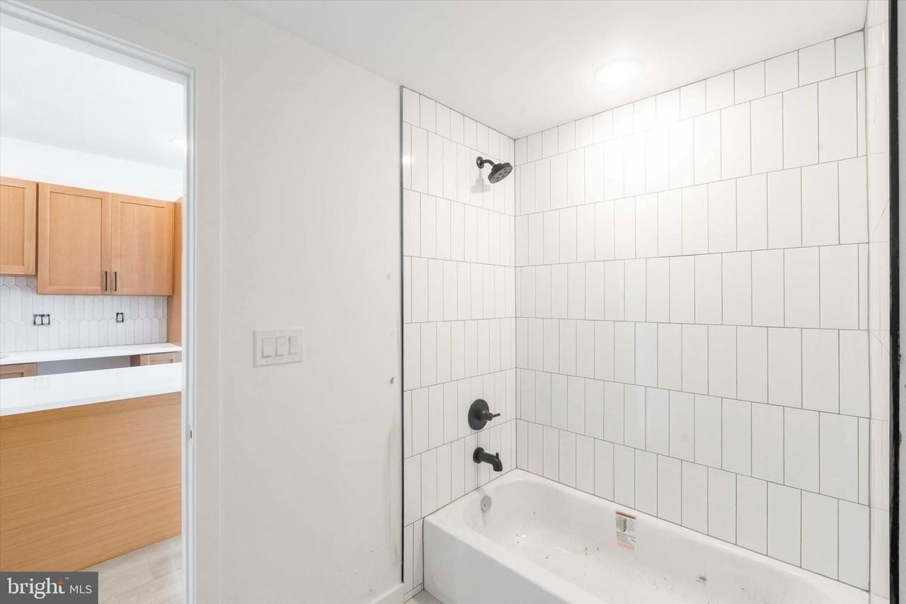754 S 4th St #202 - Photo 5 of 10