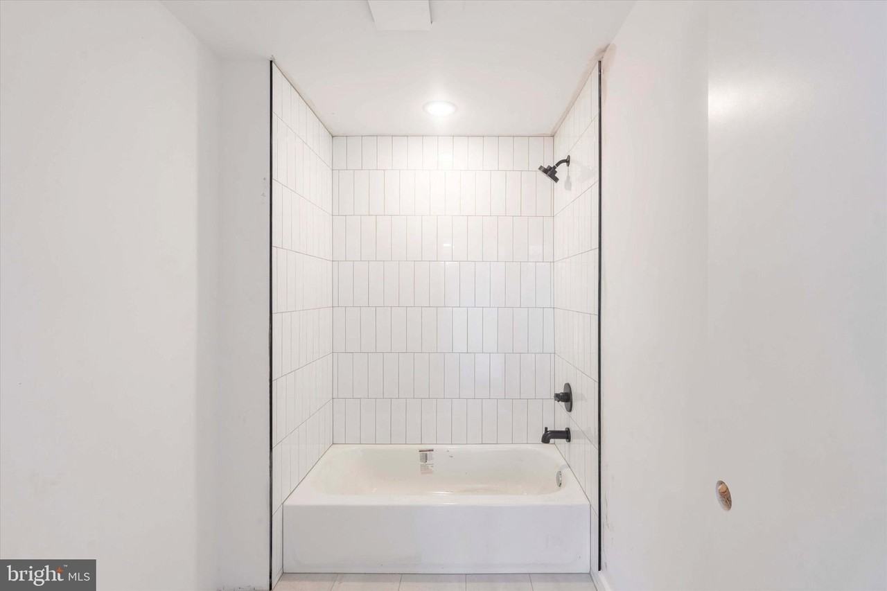 754 S 4th St #202 - Photo 6 of 10