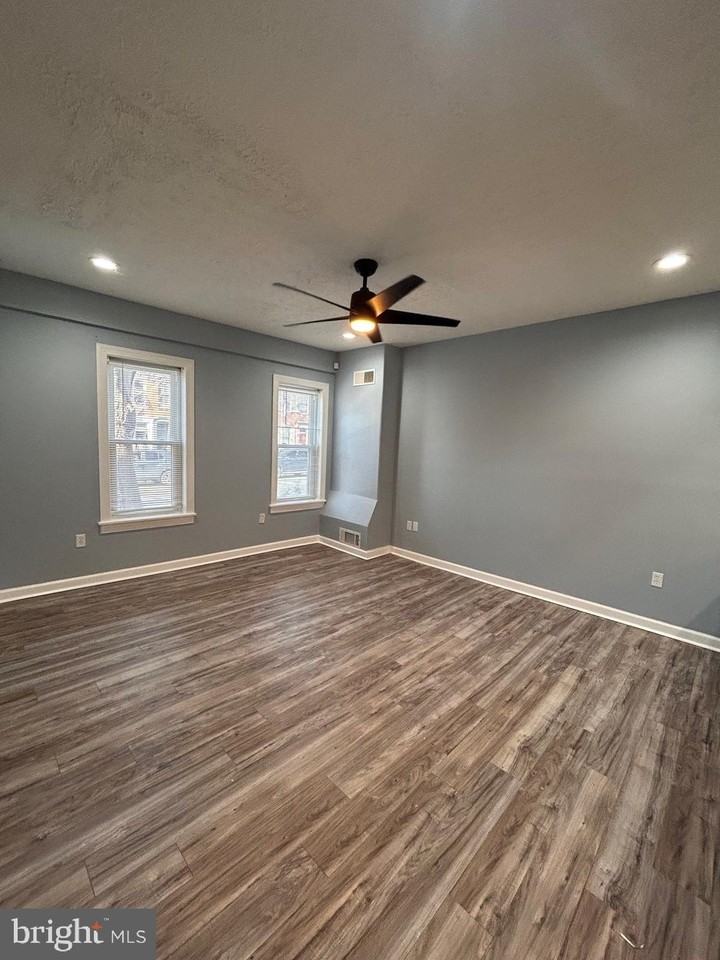 447 S George St - Photo 2 of 11